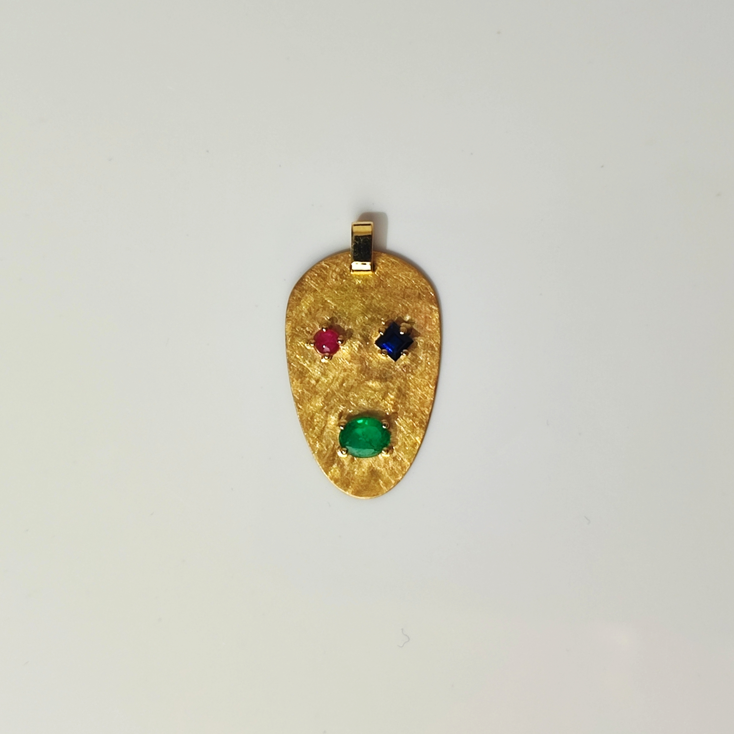 Face 03 pendant